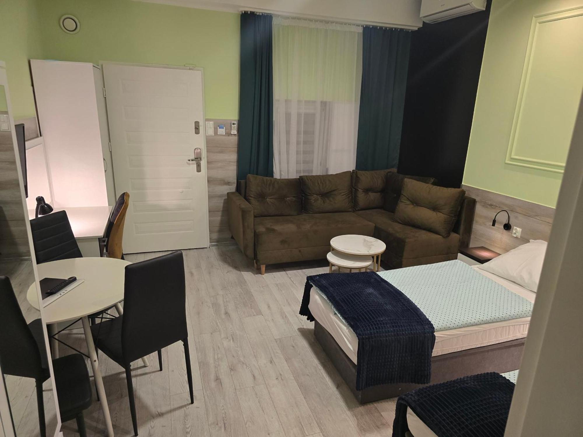 Eldom-Noclegi Rogozinska 29E วองกรอเวียตซ์ ภายนอก รูปภาพ